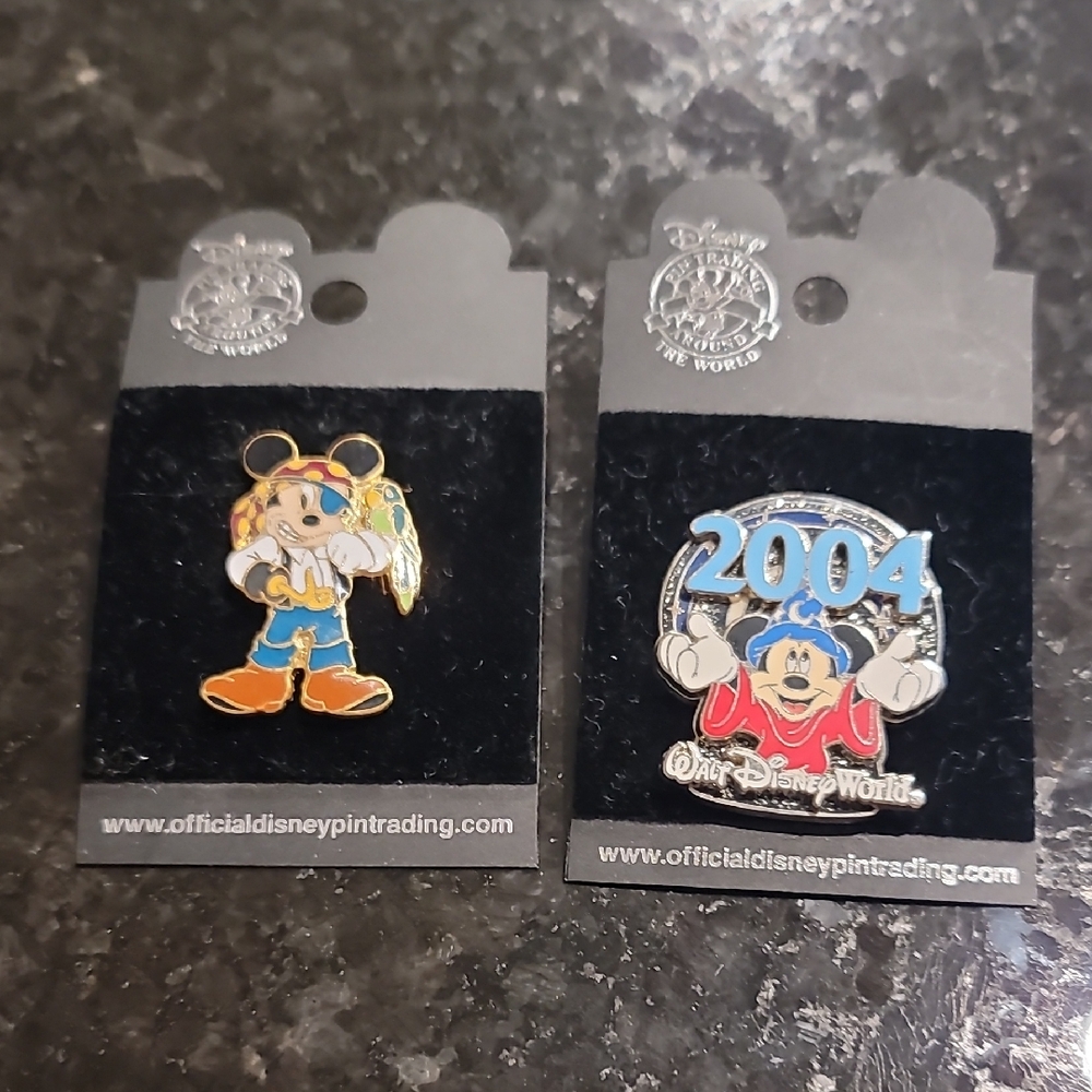 2004 Set of 2 Disney Trading Pins - 2004 Mickey Mouse and Pirate Mickey